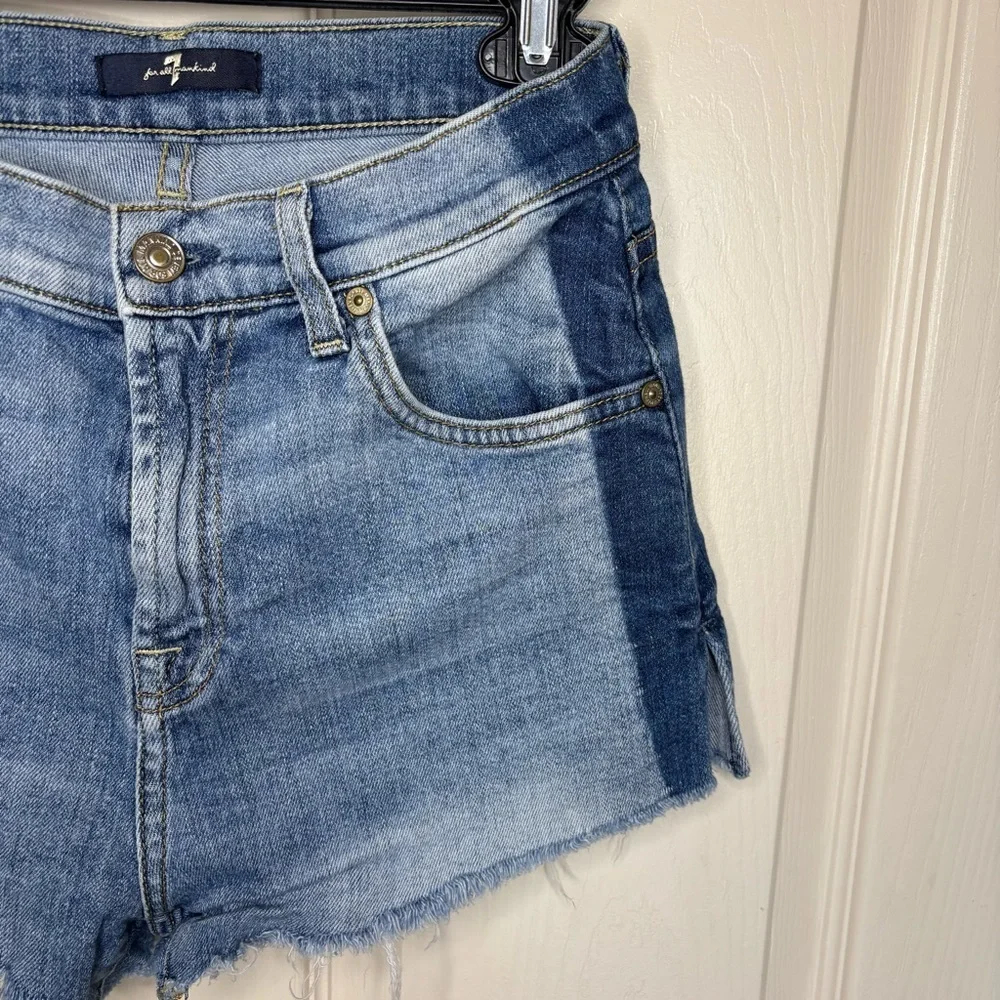 7 For All Mankind Two-toned Distressed Cutoff Shorts Size‎ 26